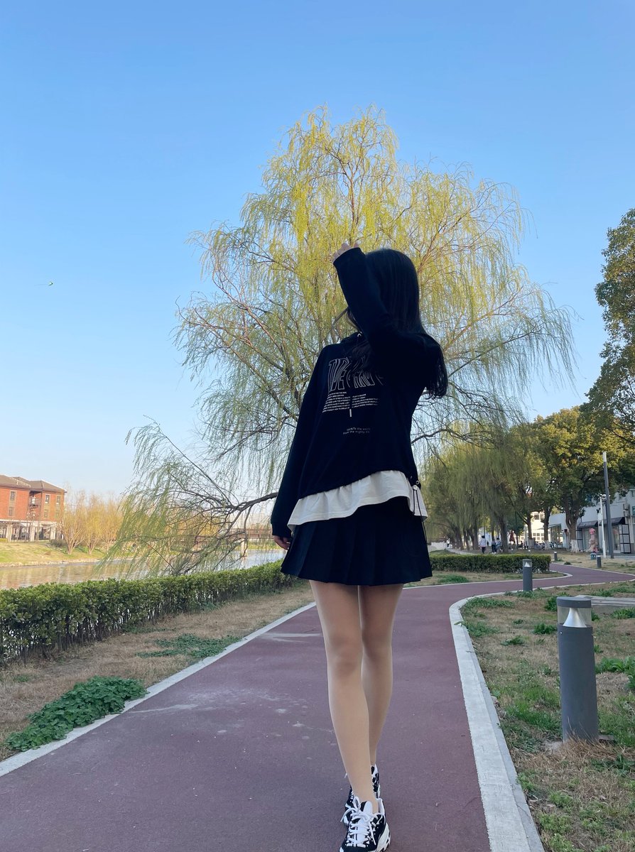 @limerencem 怀念可以出去呼吸新鲜空气的日子！
#涞觅丝袜
#肉丝
#丝袜
#美腿
#恋足 https://t.co/IsySfTpbXy
