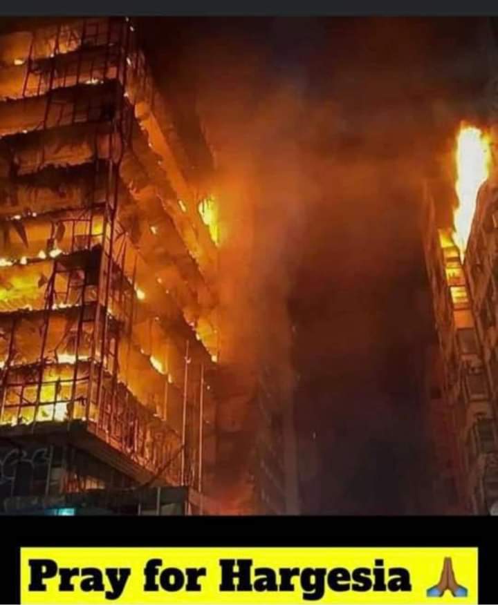 HusseinBuuni's tweet photo. Down town of Hargeisa was on a Massive fire from last night. Fire started Wahen market &amp; moving east &amp; westsides. People of these area lost alot of their properties. This is going to be one of the worst fires we have witnessed ever in Hargeisa. Firefighters r trying their best. https://t.co/pJNhmIyvFW