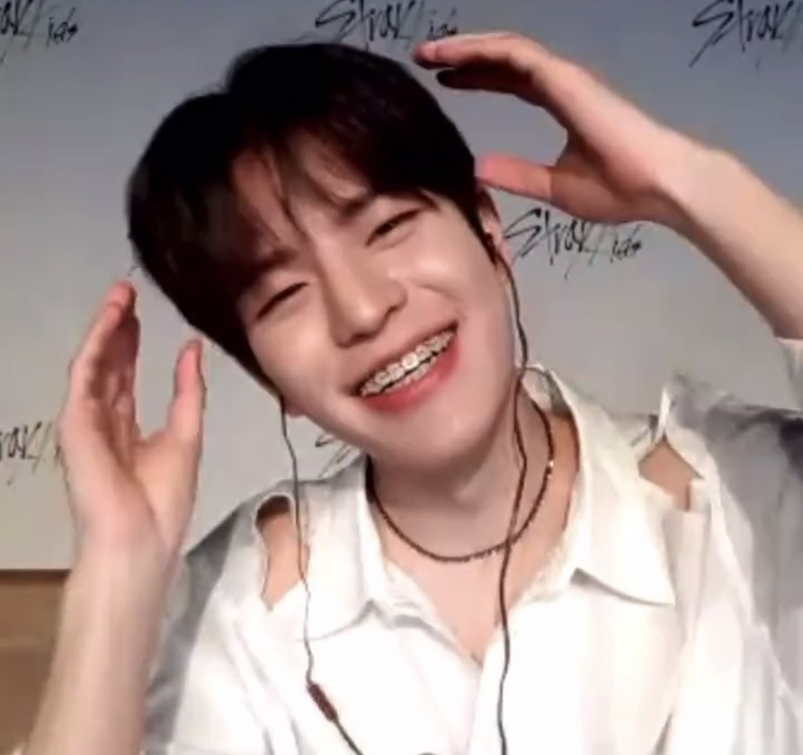GOLDENSEUNGS's tweet photo. the tears just dont stop https://t.co/IJl9iXr3WI