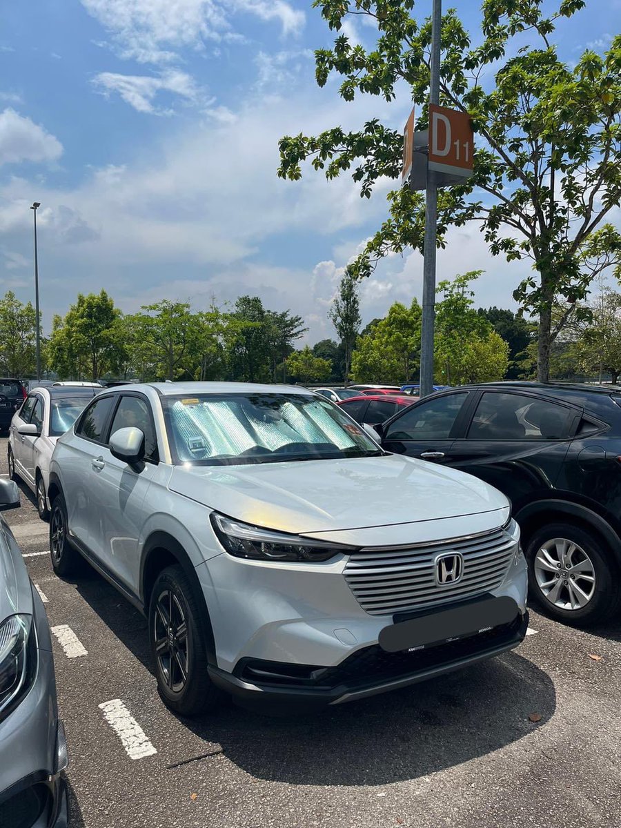 twt_bajet's tweet photo. Depan Mazda CX-5, belakang Toyota Harrier. Lawa HRV baru ni.

Tak tahu lagi masuk Malaysia berapa harganya. https://t.co/Q35eWnYOej