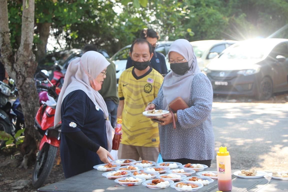 LkimPerlis's tweet photo. | 2 April 2022 | Sabtu | LKIM NEGERI PERLIS

Promosi Program Jualan Prihatin Rakyat Lembaga Kemajuan Ikan Malaysia yang disempurnakan oleh YB TN. NURULHISHAM BIN YAAKOB, EXCO PERTANIAN DAN INDUSTRI ASAS TANI NEGERI PERLIS bertempat di PASAR NELAYAN, JETI SUNGAI PADANG. https://t.co/8KjLXlHoJX