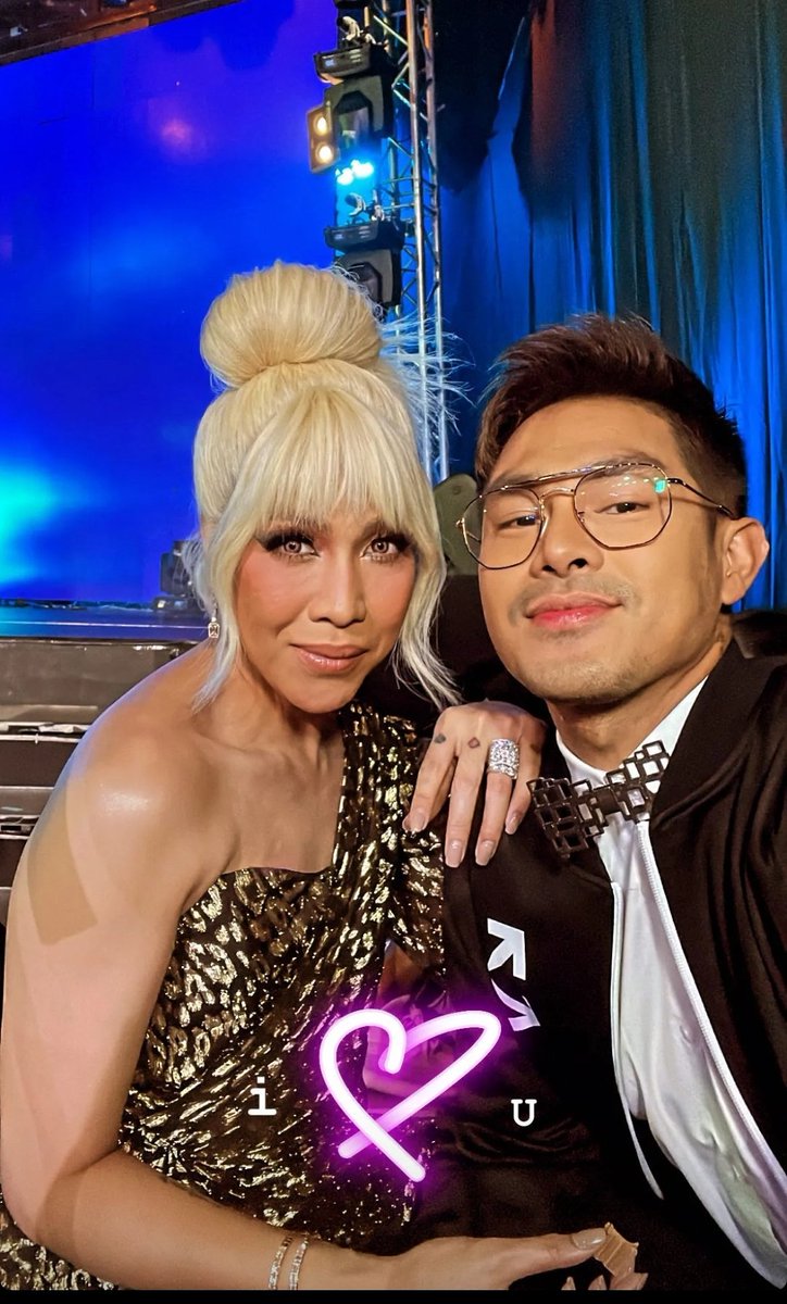 typocvrlprz's tweet photo. Mag-asawa! Cute nyo at ang cute ng choc nut na hawak ni Vice hahahah!!!

QUEEN VICE GANDA DAY
#UnkabogableAt46 | #ViceGanda https://t.co/XnjM5NVLM1