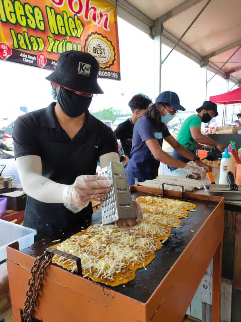 azwan_kar's tweet photo. Alhamdulilah siapa sangka 100% dr hsil jualn roti john cheese dpt 2kali khwin🤲🏻🥰InsyaAllah smoga dipermudahkan segala ursan utk  thun ni pula🤲🏻jumpa kami di 3 cwgan mulai esk di Drawbridge,dpn UMT dan Jalan Budiman Batu Buruk..terima kasih sntiasa support kami🤲🏻RT tnda support❤️ https://t.co/OG5w4KhwtF