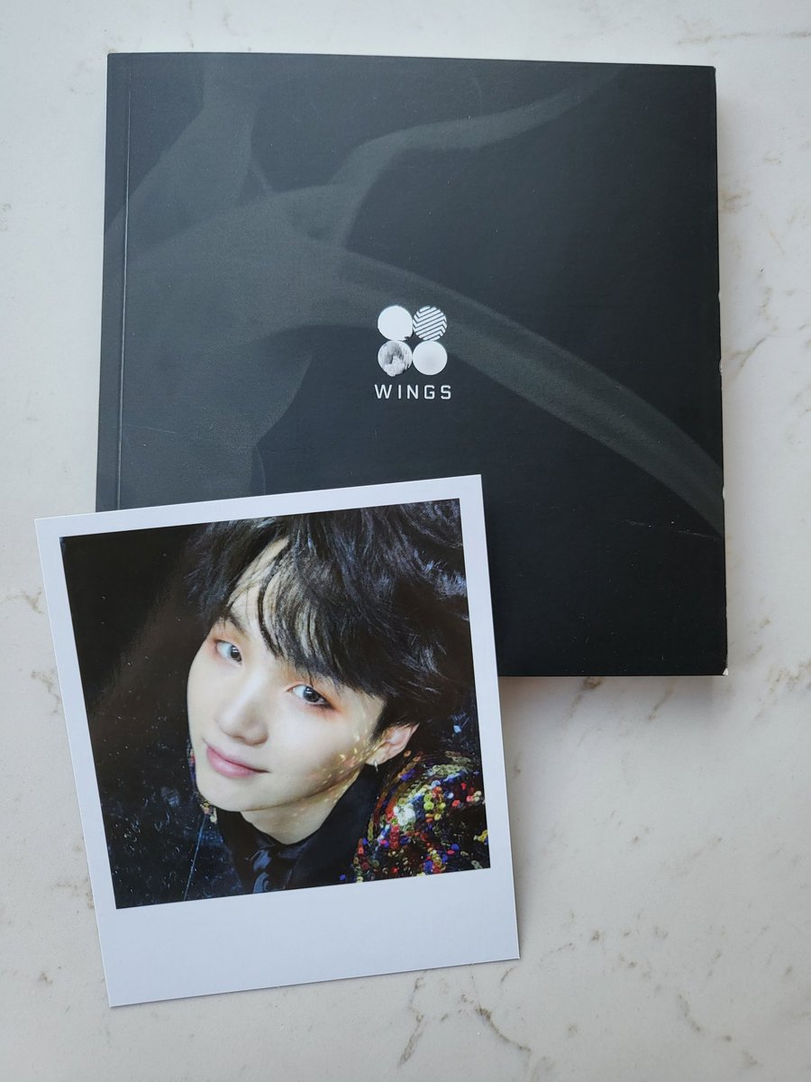 Yoonigiri3's tweet photo. 🔥 ALBUM GIVE AWAY🔥

Wings + 🐱 photocard 
💜Reply and rt to enter
💜Close on Friday 8th 8pm KST
💜1 more album to give away next (Dark and Wild) so follow if you want to see that too.... 

 #BTS_Butter, by #BTS @BTS_twt https://t.co/8H9MZDkQtW