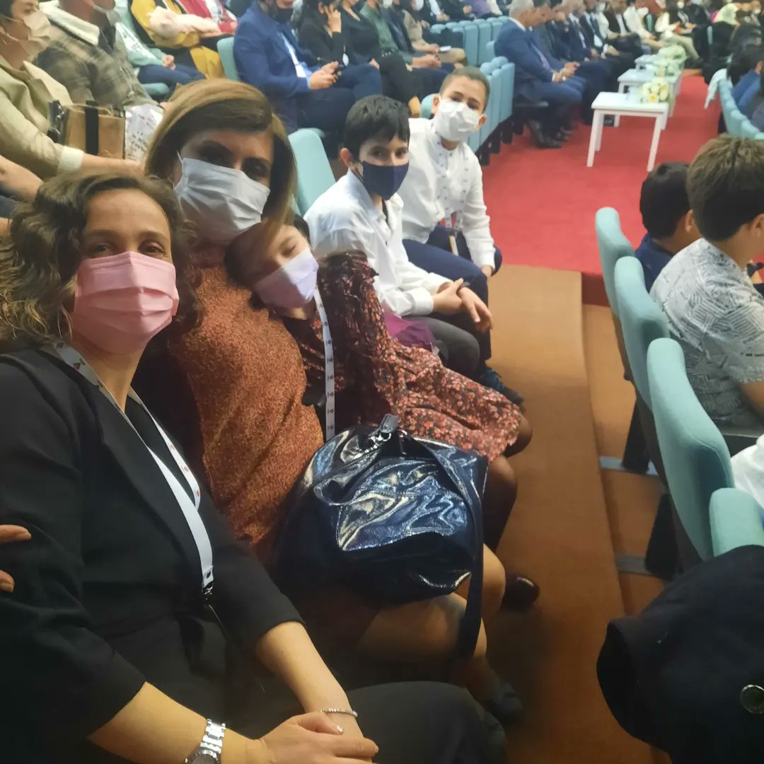 derya_ozen_'s tweet photo. Sevgili yol arkadaşım Zerrin Ay ve öğrencileri  yazılım alanında  TÜBİTAK Ankara Bölge Birincisi oldu @etimesgutbilse1 @mem_etimesgut https://t.co/8LySlJwYOp