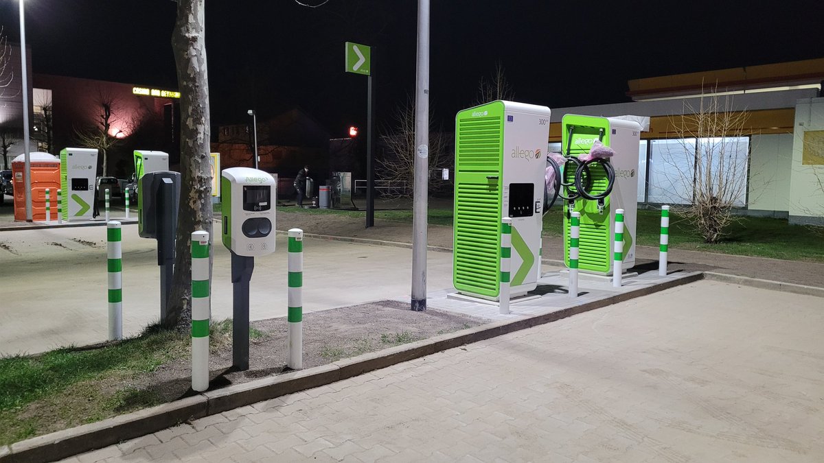 Neuer #Ladepark in #BadOeynhausen am WerrePark eröffnet 
4 x 300 kW CCS
4 x 150 kW CCS
10 x 22 kW Typ2
goingelectric.de/stromtankstell…