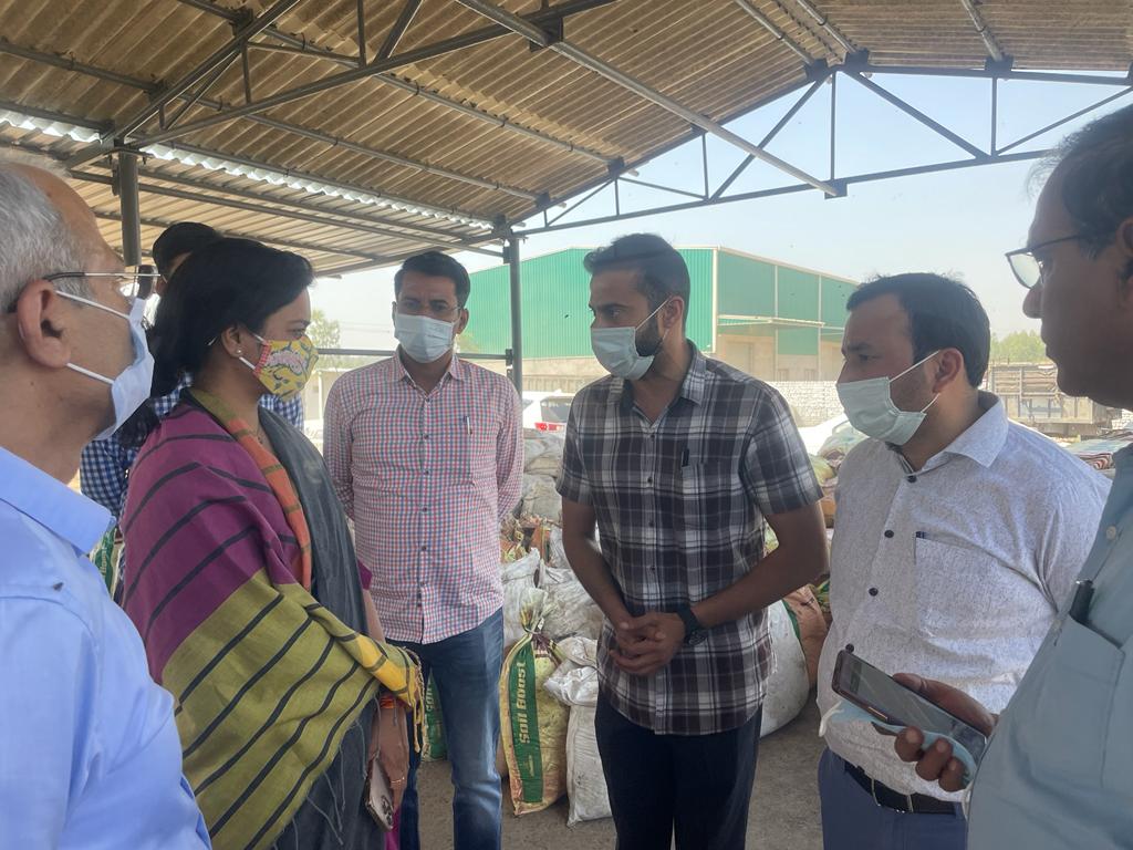 SwachhBharatGov's tweet image. #SBM-U National Team visited the 200 TPD Biomethanation Plant in Ambala&apos;s Shahzadpur. The plant is founded by Shaurya Galhotra in 2012 &amp;amp; operated by M/S Suntan Life for #wasteprocessing. Encouraging #CircularEconomy, it is currently processing Ambala&apos;s 70-80 TPD of organic waste.