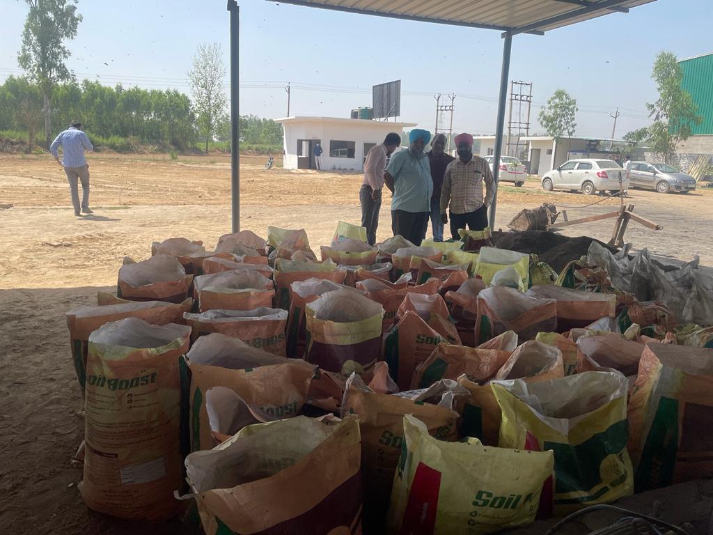 SwachhBharatGov's tweet image. #SBM-U National Team visited the 200 TPD Biomethanation Plant in Ambala&apos;s Shahzadpur. The plant is founded by Shaurya Galhotra in 2012 &amp;amp; operated by M/S Suntan Life for #wasteprocessing. Encouraging #CircularEconomy, it is currently processing Ambala&apos;s 70-80 TPD of organic waste.