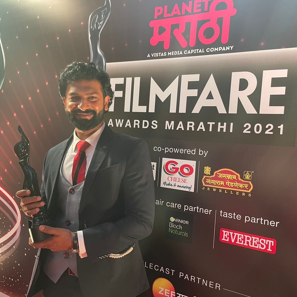 MelioristFilms's tweet photo. @Mr_RutuRaj wins Best Male Actor in Leading Role (Debut) at @filmfare Awards Marathi 2021 for Marathi film #Jayanti. Heartiest Congratulations!

#MelioristFilmStudio #DashamiStudioz https://t.co/qHINZHIhTn