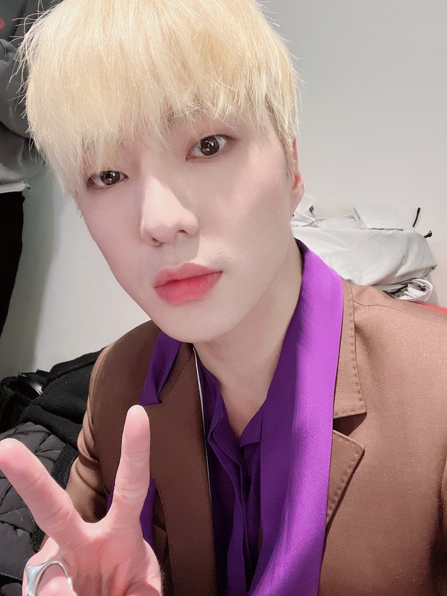 official_yoon_'s tweet photo. 오늘 밤 10시 SNL코리아에서 만납시다😎 https://t.co/PcRDsoQMRE