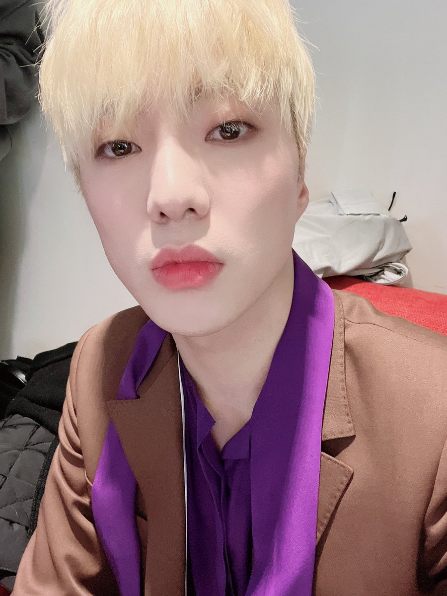 official_yoon_'s tweet photo. 오늘 밤 10시 SNL코리아에서 만납시다😎 https://t.co/PcRDsoQMRE