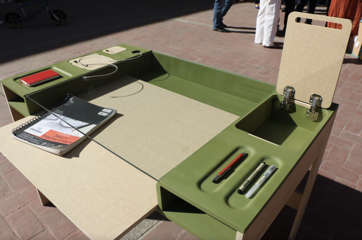 IBERO_mx's tweet photo. Alumnas IBERO ganan concurso con diseño de escritorio de 'fácil armado' https://t.co/DyaPx5AULS

El objetivo del concurso fue integrar tecnología, diseño, funcionalidad y comodidad para crear un mueble para usarse inmediatamente en el hogar https://t.co/Ni3rLUoVn2