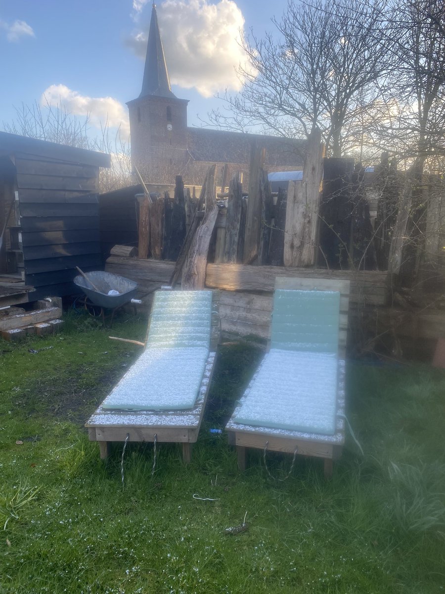 Goeiemorgen,klein beetje sneeuw vanmorgen.