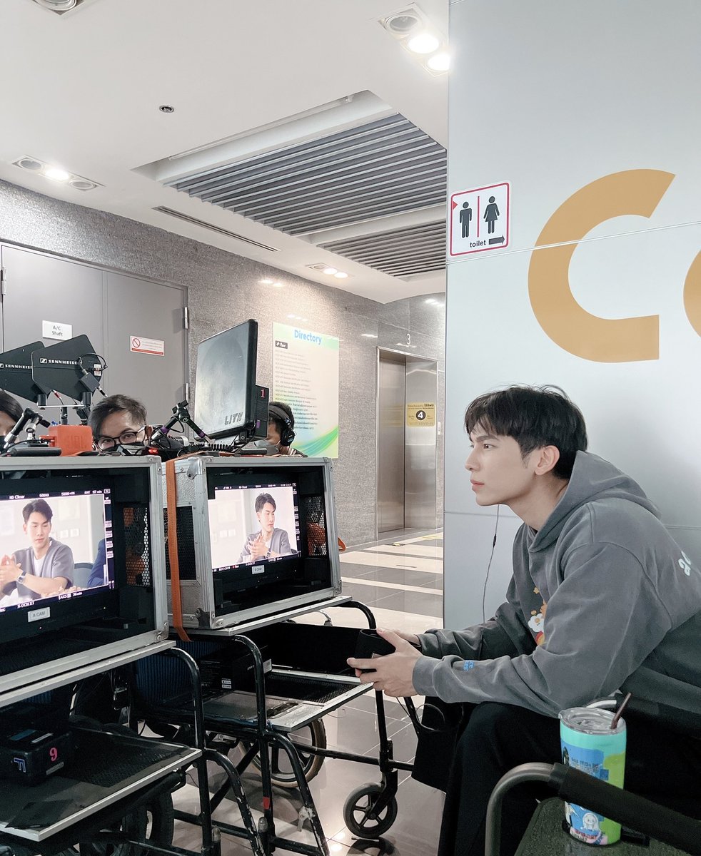 TeamOE_series's tweet photo. Double job 
Actor and Executive producer

THE OCEAN EYES

#TheOceanEyes 
@MSuppasit 
#MewSuppasit https://t.co/UXqsoOESRm