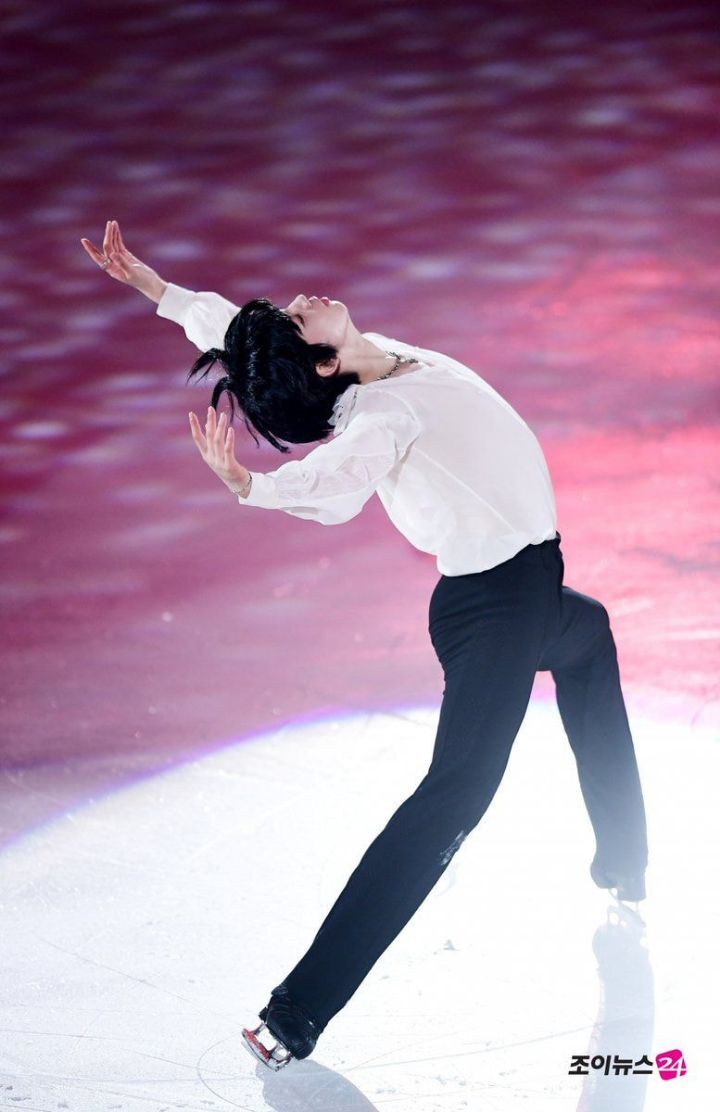 JulyJun8's tweet photo. SOI Visitor Comments

"#JunhwanCha's layback was the best. And he had good speed and skating. He was a simple white shirt, but his back was open"

White shirt with open backs? Is it like Junliet's outfit?
I want to see him, too...😭 https://t.co/4DIYrtnbQs