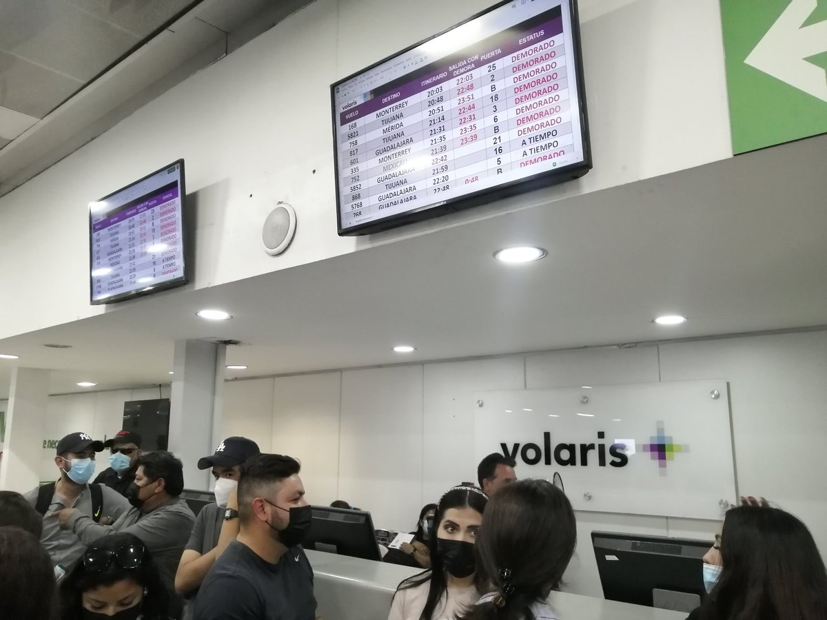 ehctorhugo's tweet photo. El Y4 752 se cancelo. No hay respuesta por parte de volaris y no sólo el vuelo que va para Mexicali. También el de Tijuana, Mérida y Monterrey y otros más @viajaVolaris @AtencionProfeco @Profeco https://t.co/qBtnM659nF