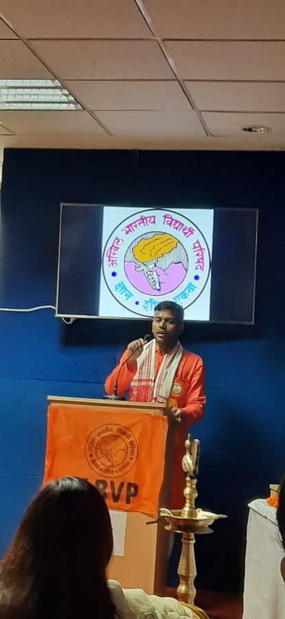 ThePnPandey's tweet photo. अभाविप जवाहरलाल नेहरू विश्वविद्यालय इकाई के वर्ष 2021-22 के लिए नव निर्वाचित अध्यक्ष @_RohitJNU जी एवं मंत्री @UCA_OoomeshhH जी को बहुत सारी शुभकामनाएं। आप दोनों के नेतृत्व में जेएनयू इकाई नई ऊंचाइयां प्राप्त करेंगी इसी विश्वास के साथ पुनः ढेर सारी शुभकामनाएं
@abvpjnu
@ABVPDelhi https://t.co/WYFiSQrUbW