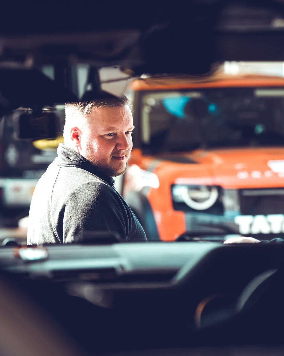 landroverpa's tweet photo. A few I snapped at the @bowlermotors service area during the Rally North Wales event, Dolgellau

#landrover #WilliamsClassics #RallyNorthWales #Bowler #BowlerL663 #L663 #Defender2021 #AllNewDefender #Defender90 #landroverdefender #landroverphotoalbum #inkyenston #Snowdonia https://t.co/eaqDWRMPOP