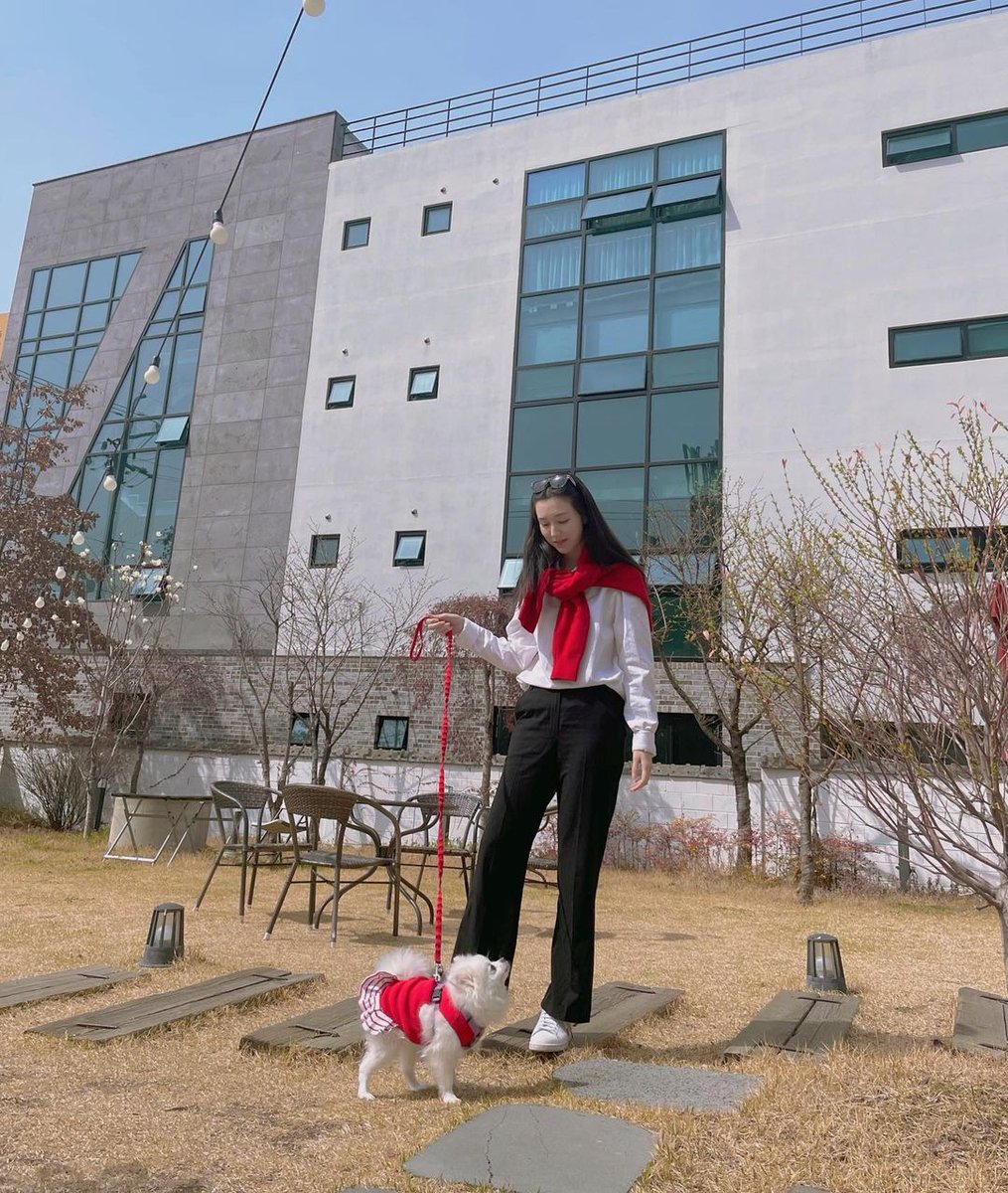 Hanging out with my baby girl 💜