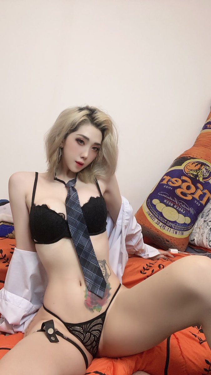 vy_merin0's tweet photo. Cuối tuần có gì vui không cả nhà ,thắc mắc gì nhắn trực tiếp cho Vy nha https://t.co/gHX9qKx9Aa