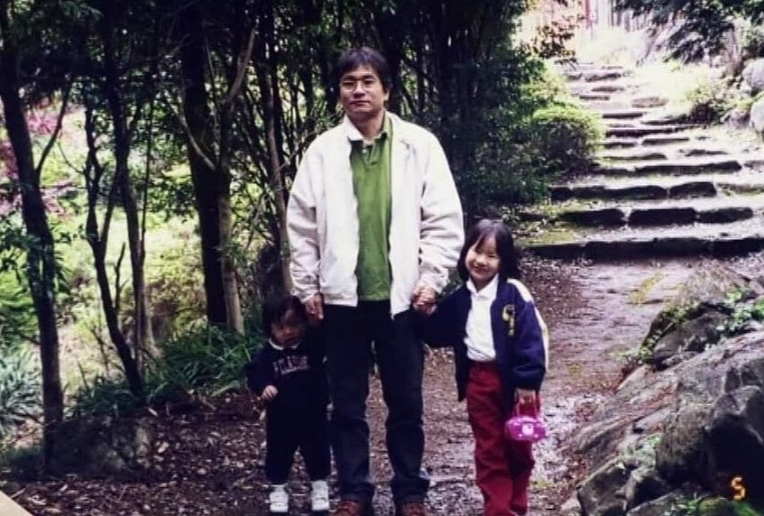 forchaerinnie's tweet image. Who she turns to for strength and her journalling habit

@chaelinCL #CL