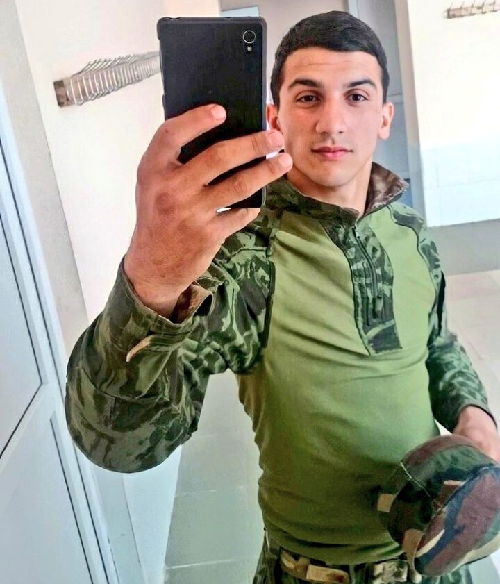 sismayilova_'s tweet photo. ▪︎Tanıyaq▪︎
#Apreldöyüşləri 'nin 19 yaşlı şəhidi kiçik gizir Emin Bağırov ! Ruhun şad olsun qəhrəman! 🇦🇿🤲
#6il https://t.co/yWNt4wyzqi