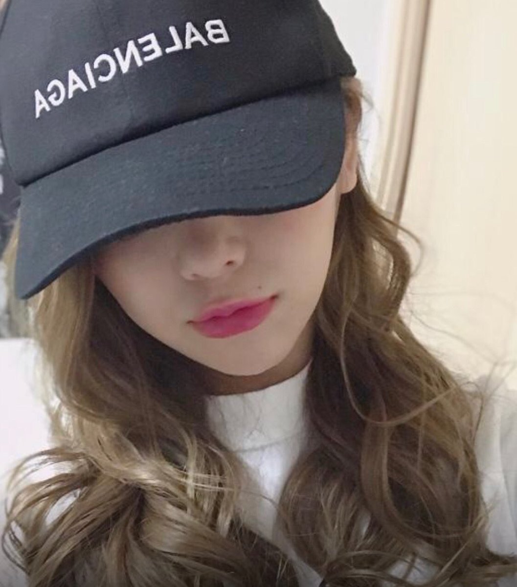 EmmaLee80169782's tweet photo. AV女優のセフレ募集って需要ありますか？

仕事での演じるエッチではなく、プライベートで甘々な時間過ごしたいです☺️

 #オフぱこ募集 
 #裏アカ女子 
 #やりもくのいいねください https://t.co/xQQKC5SWnl