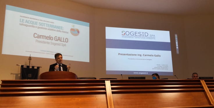 SogesidSpA's tweet photo. "Le istituzioni e la politica vadano in direzione dell’#acqua: da lei dipende la sopravvivenza del genere umano". Così #CarmeloGallo, Presidente e AD di #Sogesid, al convegno del Consiglio Nazionale #Geologi a Rende (CS). #TransizioneEcologica #adattamento https://t.co/eGnR5t12EH https://t.co/OM9JGDVCeU