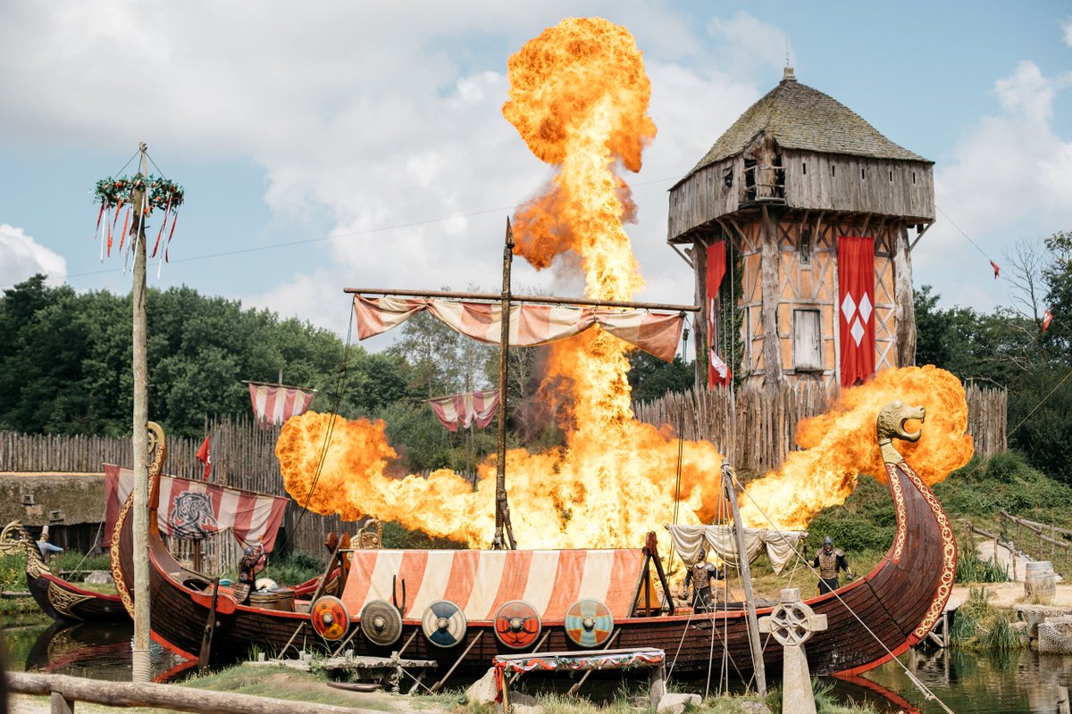 PuyduFou's tweet photo. J-7 avant le retour de grandes émotions… 😉

© Boussole Magique

#PuyduFou #Ouverture #Saison2022 https://t.co/hq9QB2Dsve