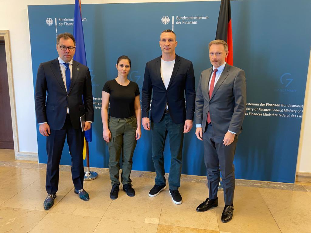 Halyna Yanchenko on Twitter: "Together with Volodymyr @Klitschko told ...