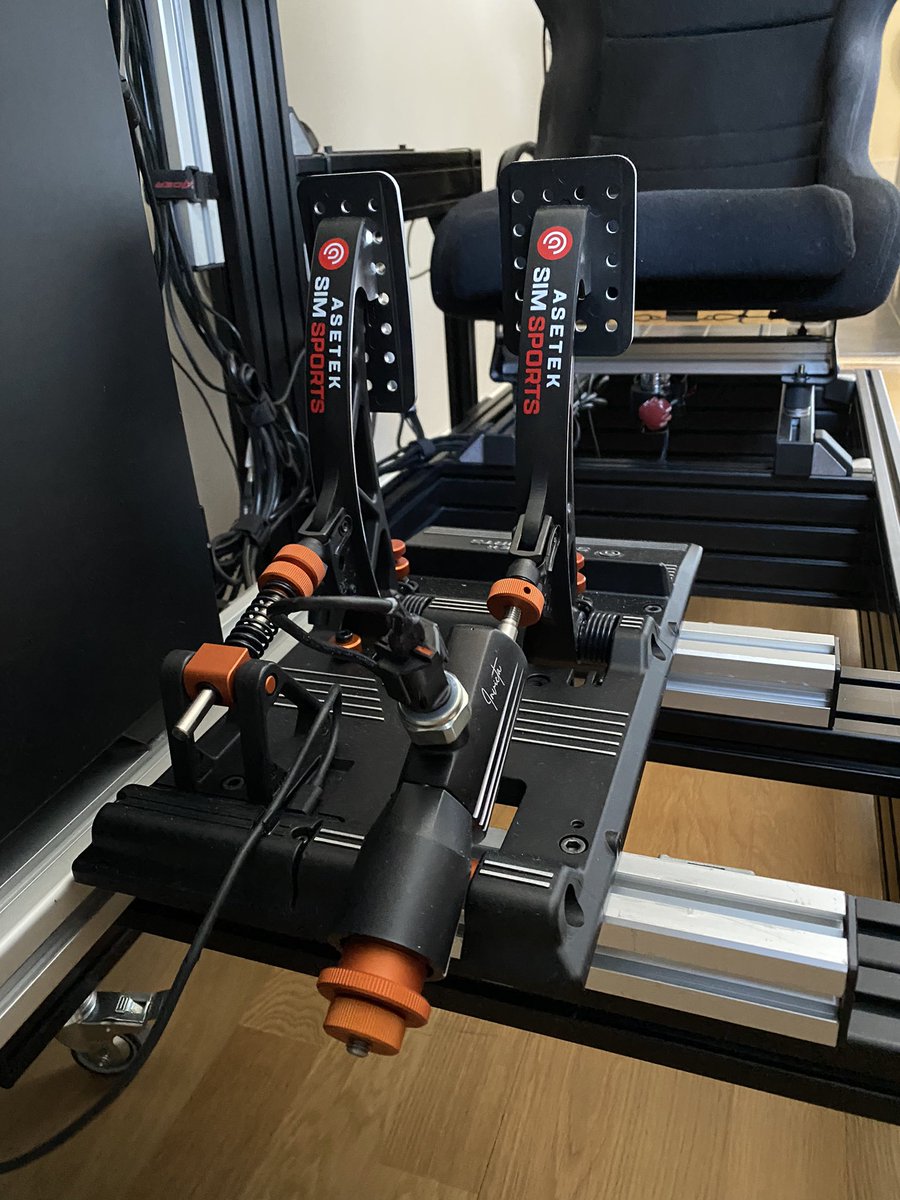 biuster01's tweet photo. Finally! The gorgeous Asetek Invicta pedals landed where they belong 😉 @AsetekSimSports @EuSimlab https://t.co/HouE94YGSF