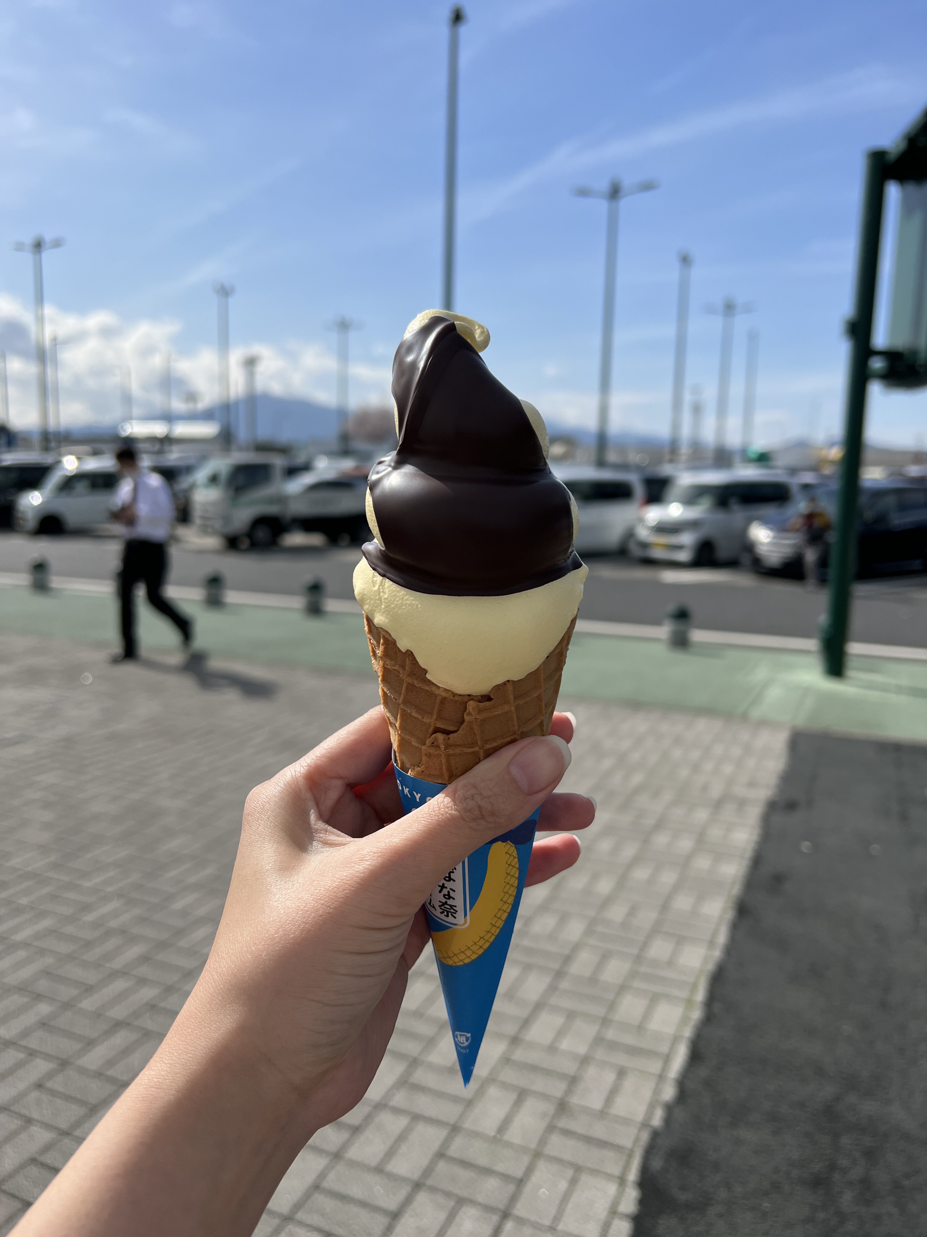 Nagai 海老名sa下りにしかない東京ばな奈のバナナソフトクリーム これを知ってしまったら海老名を通り過ぎることはできない T Co Aewvcjpfhv Twitter