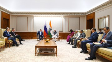 nfactormedia's tweet photo. प्रधानमंत्री @narendramodi ने रूस के विदेश मंत्री लावरोव से रूस और यूक्रेन संघर्ष में शीघ्र हिंसा समाप्त करने का आह्वान किया, भारत शांति प्रयासों में सहयोग के लिए तैयार @PMOIndia @cmohry @rajnathsingh @AmitShah #BREAKING #Russian #UkraineWar #news #Livestream https://t.co/4h0BYUfGVT
