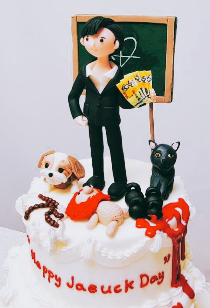 jaeuck_jujeob's tweet photo. 🎁Happy Jaeuck Day🎁

올해는 노고진처럼 돈 쓸어 담는 한 해가 되어 보자!🤑
더욱 다양한 작품에서 배우님 만나길 바랄게요. 

그리고 앞으로 펼쳐질 김재욱 배우님의 빛나는 40대도 함께 해요! 

#김재욱 #우꾸 #HappyJaeuckDay #크레이지러브 #크럽 https://t.co/rkLpp4LWLG
