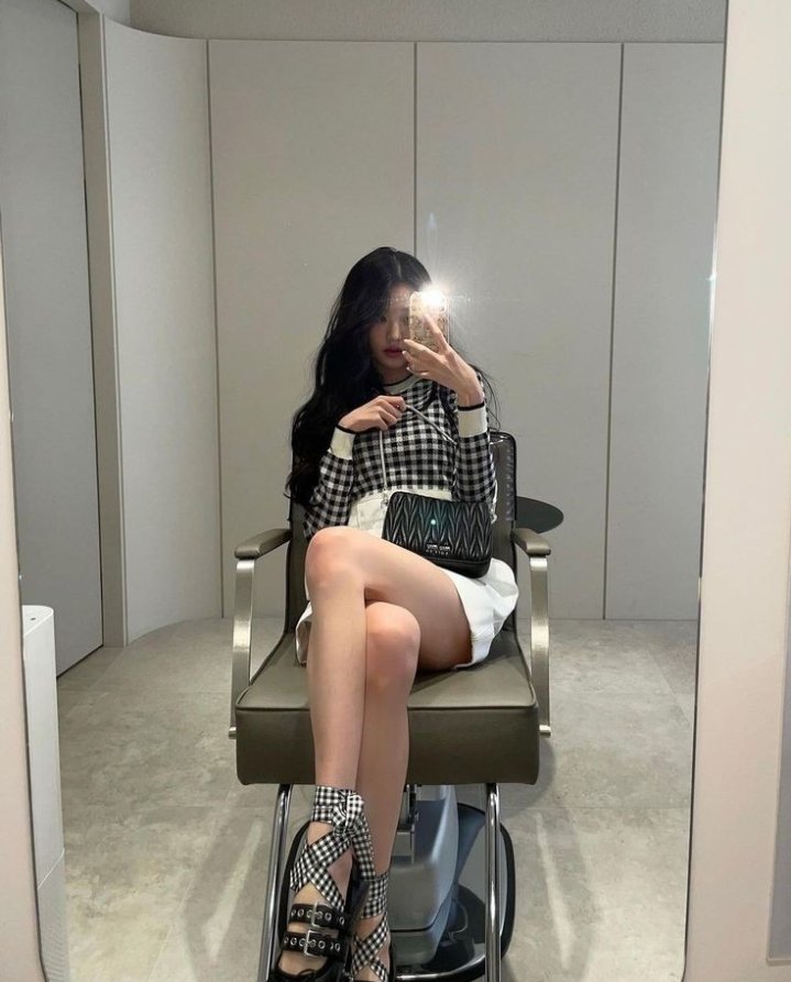 ⠀

        Paige Nathalie De Chavez
         new acc but not new to rp
         like  and  rt  to  be  mutuals. 
⠀