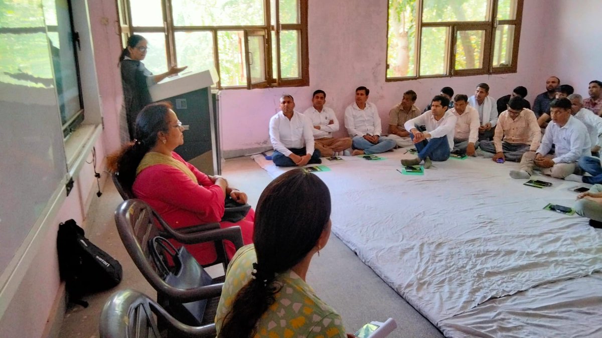 DeeoKaithal's tweet photo. 01.04.2022 
Inauguration ceremony of FLN Training Camp (for teachers of class 1-3) at DIET Kaithal by R/DIET Principal - Dr Sudesh Siwach ma'am in Block Kaithal https://t.co/5D24JHiRAt