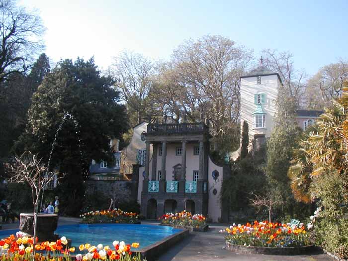 unmutualwebsite's tweet photo. Happy 96th Birthday to @Portmeirion, which opened on this day in 1926! A place of true beauty, built by a genius. #portmeirion #theprisoner #genius https://t.co/Jic8f6GxDw