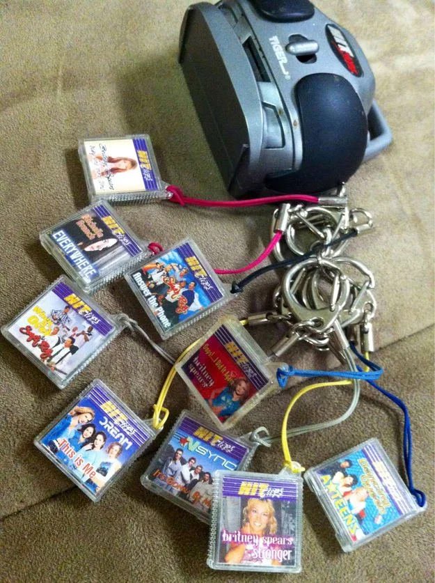 sizzi8's tweet photo. Ay who do I need to talk to for a resurrection of the #HitClips but like. Get a mini @beatsbydre speaker in the baby boom box lmao. Make some type of new accessory for all the song clips. I’d buy one immediately lol https://t.co/lqiEX7RvG8