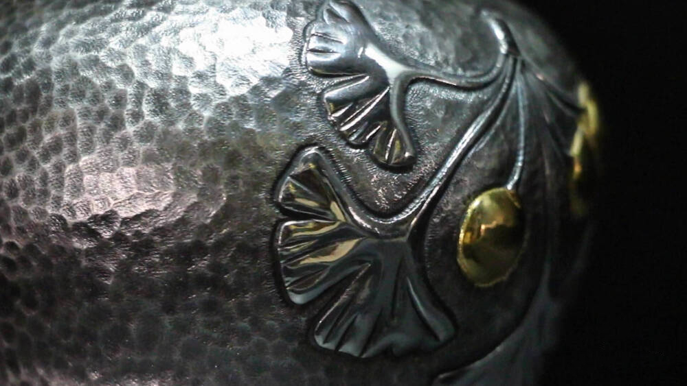 TouchShandong's tweet photo. Adhering to pure #handmaking, Zhang Yingzheng, a native of Yantai city, made bold innovations to his #silverware based on modern craft and technology. His silverware boasts fine craft, novel design and exquisite #workmanship. #charmingshandong #handicraft https://t.co/58pAbYXzmH