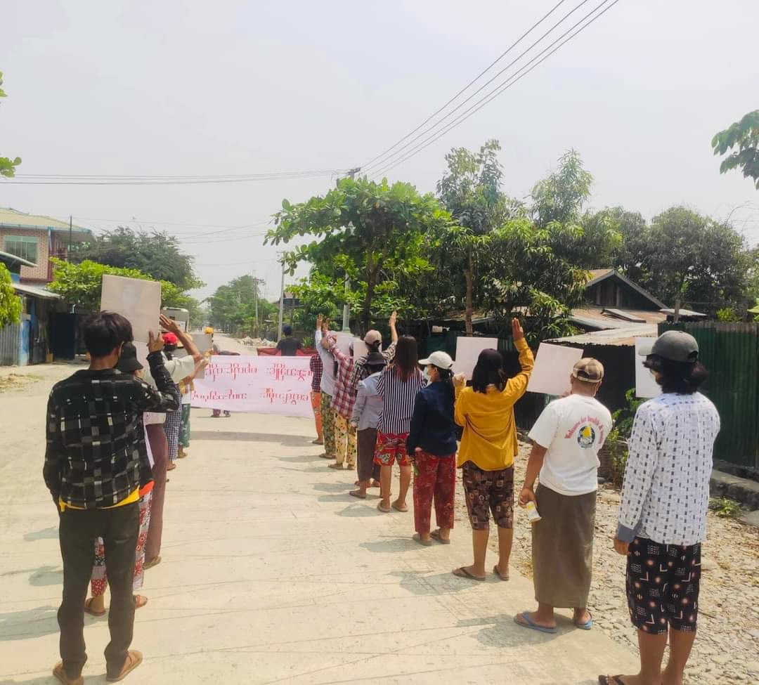 The protesters of the main strike in #Kalay township, Sagaing Division, continued 419th day of demonstration against the murderous military dictator today.

#WarCrimesOfJunta
#2022Apr2Coup
#WhatsHappeningInMyanmar