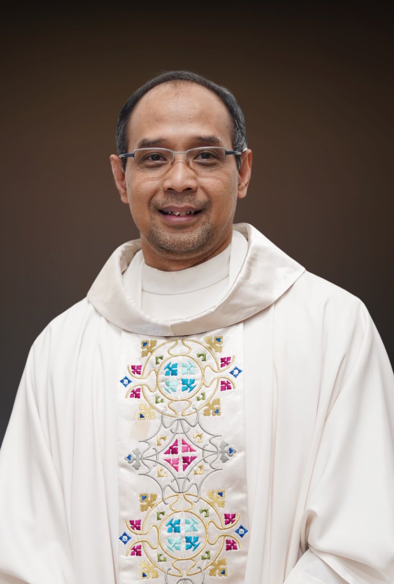 PostinusGul's tweet photo. Telah menghadap Tuhan Allah, Konfrater kami, Pastor Ignatius Eddy Putranto, OSC, hari ini, 2 April 2022 di Rumah Sakit St. Borromeus, Bandung dalam usia 53 tahun. Kita doakan keselamatan jiwanya. RIP Pastor Eddy. https://t.co/NpRUriBGzD