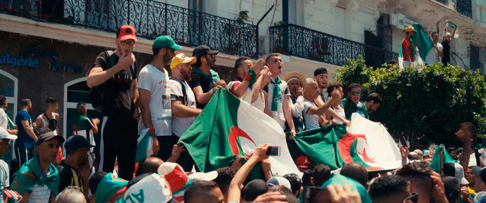 GrandAction's tweet photo. 🇩🇿Ajd 14:30, Chroniques Algériennes de Zak Kedzi
[Eté 2019, Zak déambule dans Alger et plonge dans le #Hirak, série de manifestations ayant lieu en Algérie depuis février] 
Séance suivie d'un débat avec Zak Kedzi
// https://t.co/vmNpElLwYh https://t.co/2WkRJ6yh7z