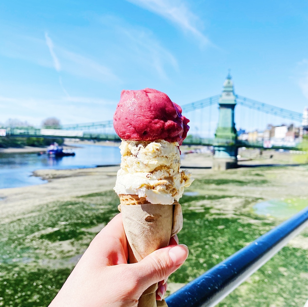 bears_icecream's tweet photo. We will be popping up at Riverside studios for the boat races on Sunday 3rd from 12 pm till 6 pm! We will have our epic scoops of ice cream ready for you to enjoy your Sunday afternoon to the next level🤩 ✨
See you there!🐻✨
#Bearsicecream #creativeicecream https://t.co/CF8xuZ61H4