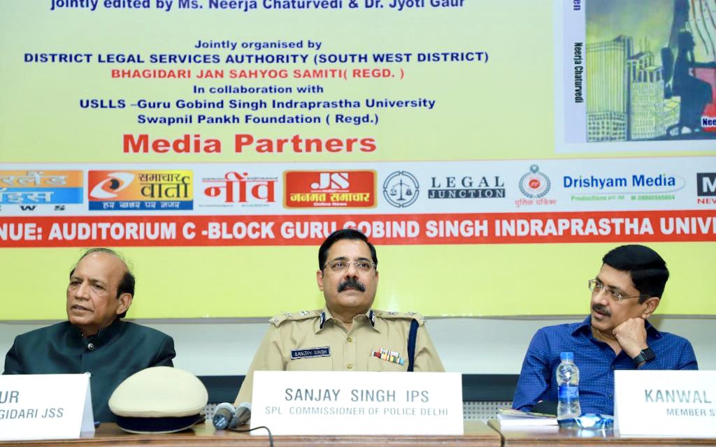 SanjaySingh_IPS's tweet photo. With the growth of technology, unfortunately there has been a spurt in #CyberCrime against #Women & to discuss this pressing issue a seminar was held at @GGSIPUIndia in collaboration with #DSLSA & Bhagidari Jan Sahyog Samiti. It’s important to curb this menace.
#MakingWomenSafe https://t.co/o9XIgiELfQ