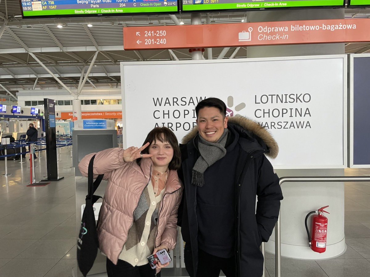 0611Daikimm's tweet photo. 彼女の渡航費18万円を自己負担する半端なくイカす男（@sho_pilgrim）からの要請。本日、日本へのフライトを控える23歳ルナさんのPCR検査、費用の負担、その他手続きをした。お金はすっからかん、初めての飛行機で終始、泣きそう。日本に夢と希望を抱いている。彼女への支援可能な方へ届きますように https://t.co/NiYeyL5Yvf