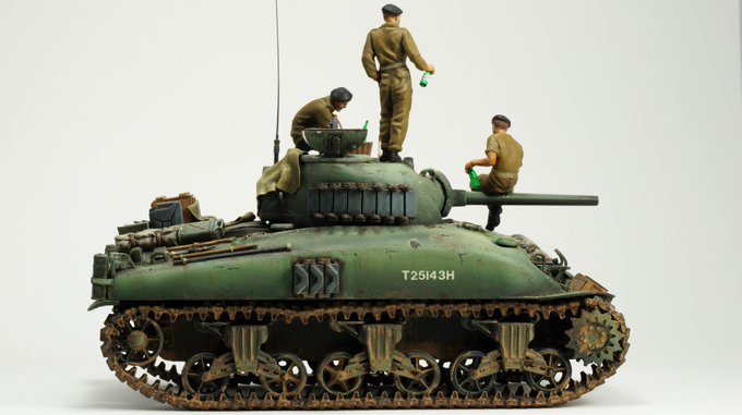 戦車(の擬人化イラスト)でフォロワが増えて嬉しいね 