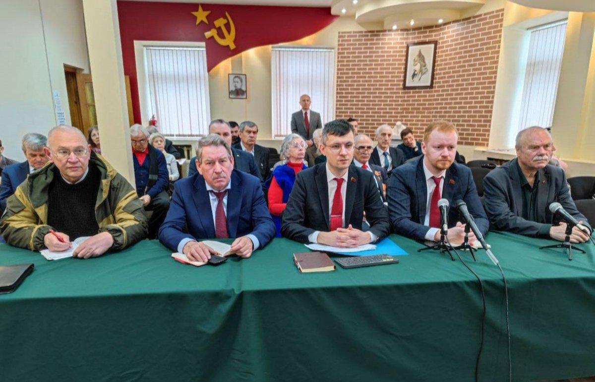 КПРФ проводит всероссийский семинар-совещание партийного актива. Основным докладчиков выступает лидер КПРФ Г.А.Зюганов, содокладчик - И.И.Мельников.

t.me/redparfenov/22…