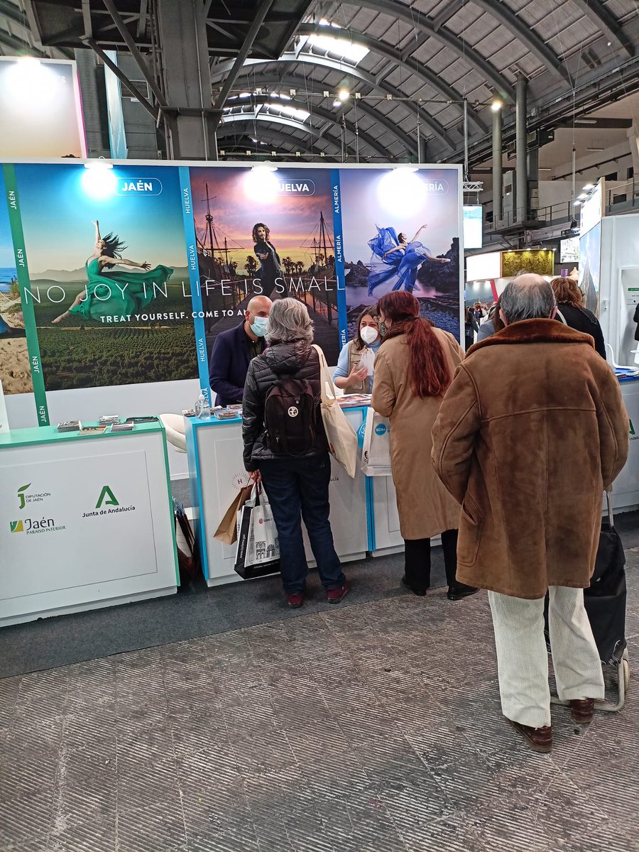 🏖️Nuestro Destino Doñana muestra todo su potencial en la Feria de Turismo B-Travel de Barcelona. 
‍✈️Una delegación del Ayuntamiento de Almonte estará trabajando en estos días para dar a conocer todas nuestras excelencias.