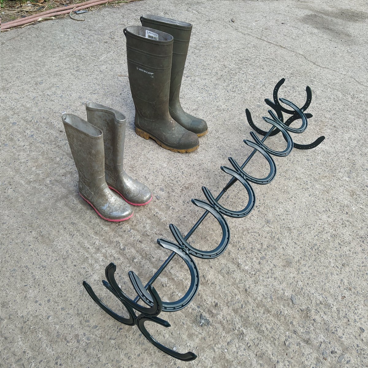 mr_mechnic's tweet image. Another welly boot stand, single storey and painted in dark green, soon to be listed on @etsy unless I can sell it locally first 🤞 #bootrack #handmade #madeinwales #horseshoecraft #forsale #buyme #countryliving #countrylife