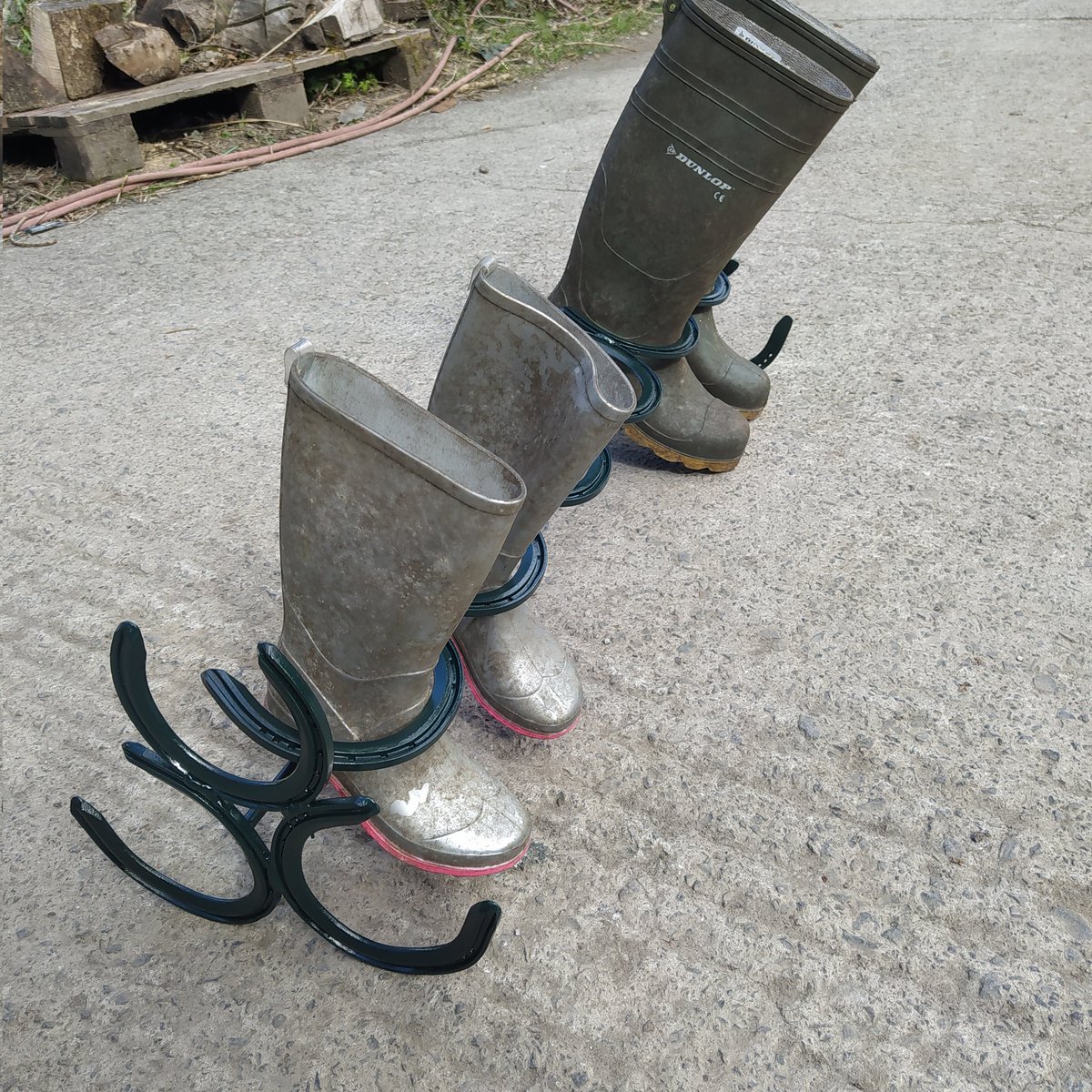 mr_mechnic's tweet image. Another welly boot stand, single storey and painted in dark green, soon to be listed on @etsy unless I can sell it locally first 🤞 #bootrack #handmade #madeinwales #horseshoecraft #forsale #buyme #countryliving #countrylife